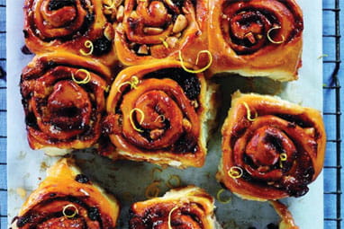 Simnel swirl buns on an over rack