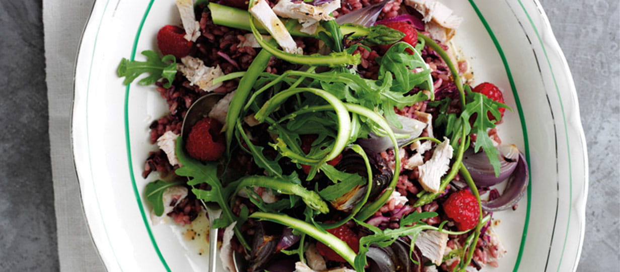 A turkey and raspberry salad with rocket leaves, asparagus and rice