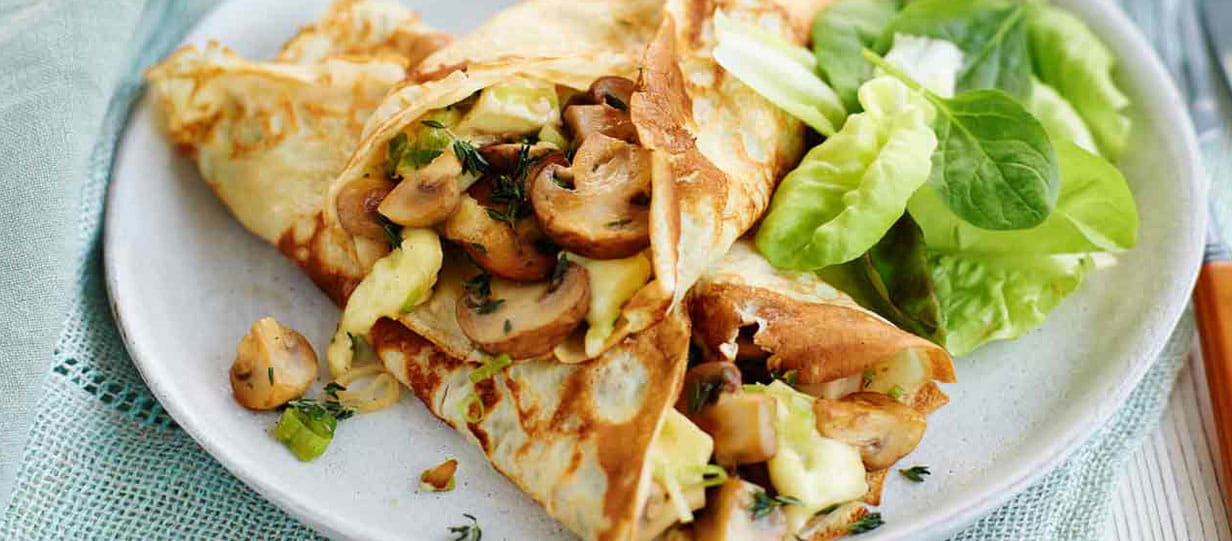 Two pancakes filled with garlic-fried mushrooms, white wine sauce and brie.