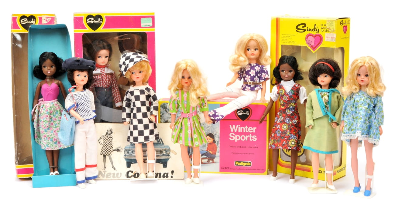 A group of Sindy dolls a varying sizes