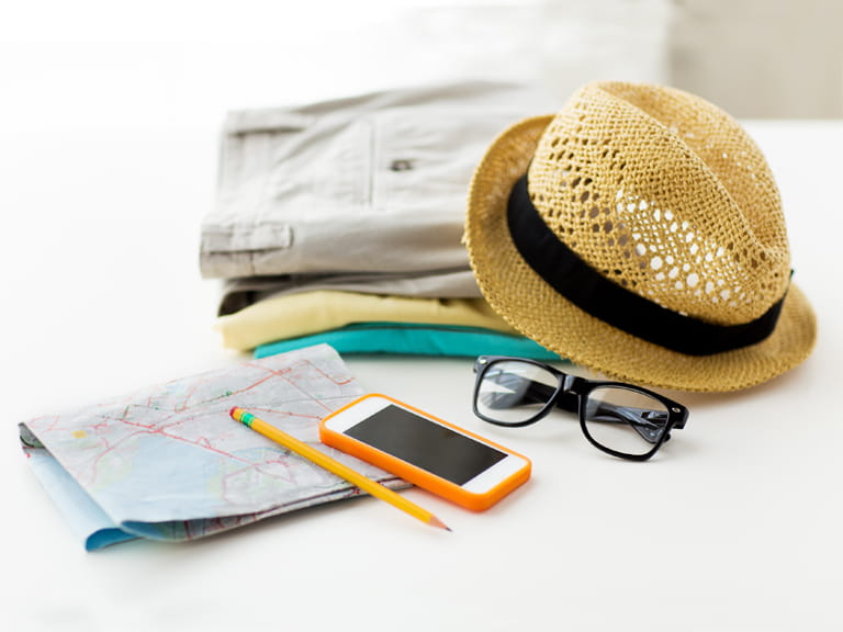 Travel accessories and a mobiel phone